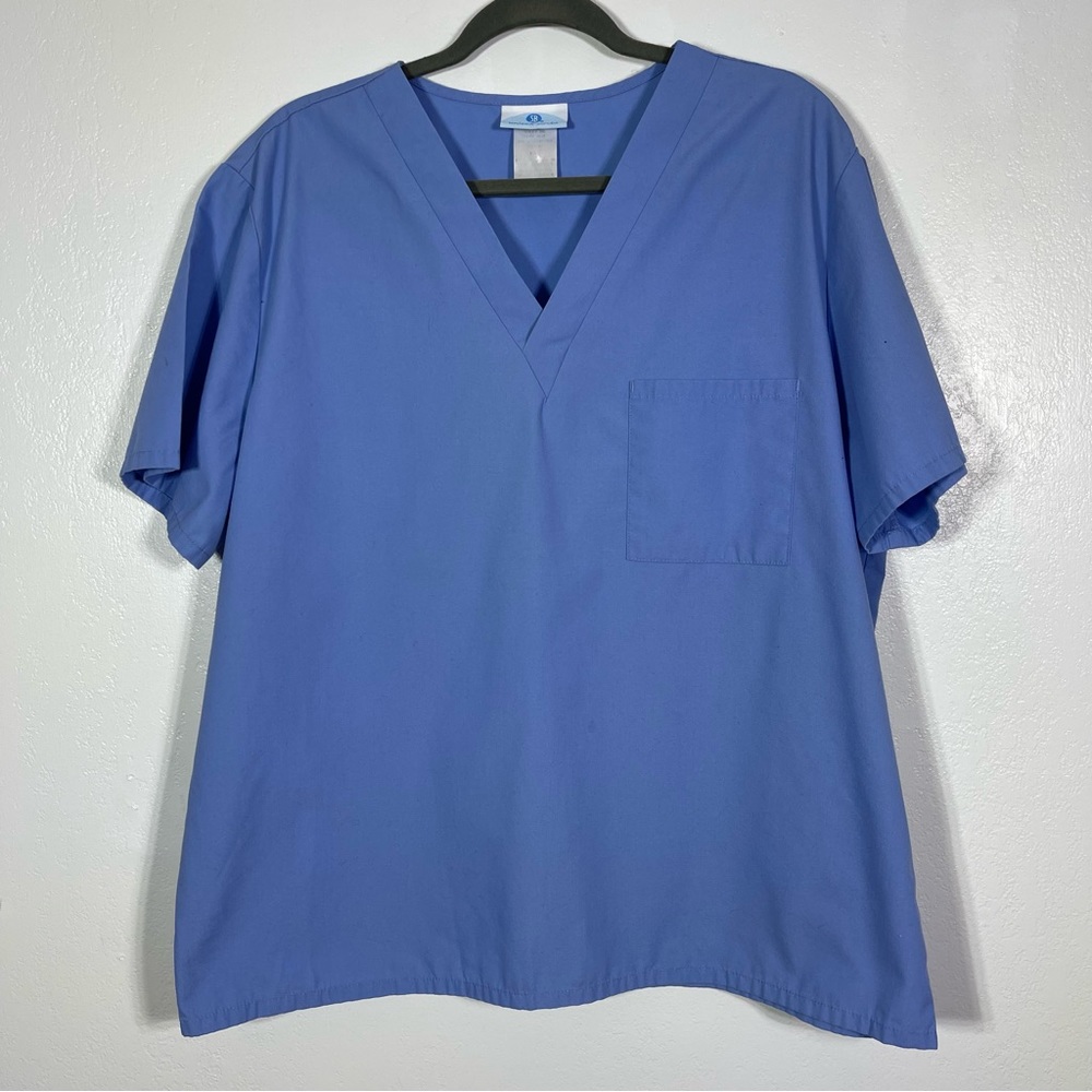 SB Unisex Scrubs, Scrub Top. Size Large. In good used condition!